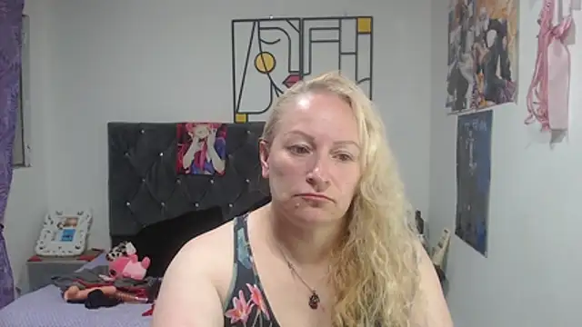 emperabigbootybigass Adlı Modelin Canlı XXX Sohbeti