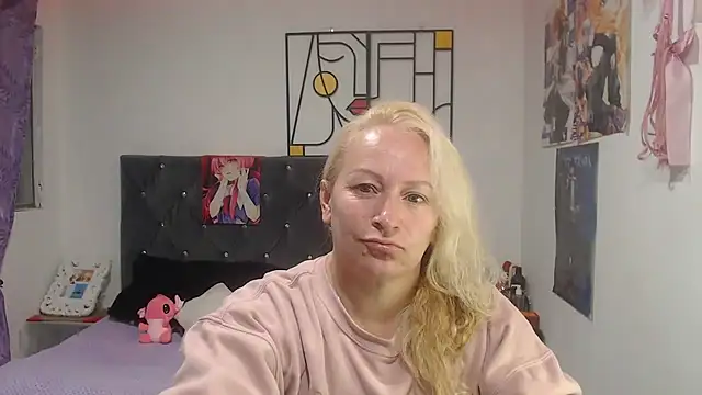 צ'אט XXX בשידור חי של emperabigbootybigass