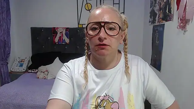 Chat +18 de emperabigbootybigass ao vivo