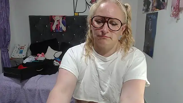 emperabigbootybigass: онлайн-секс-чат