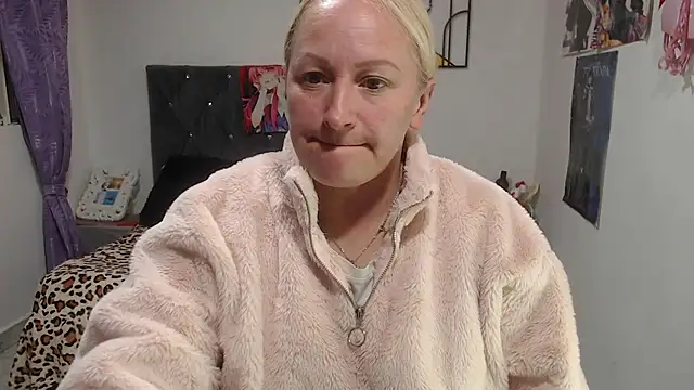 emperabigbootybigass' Live XXX Chat