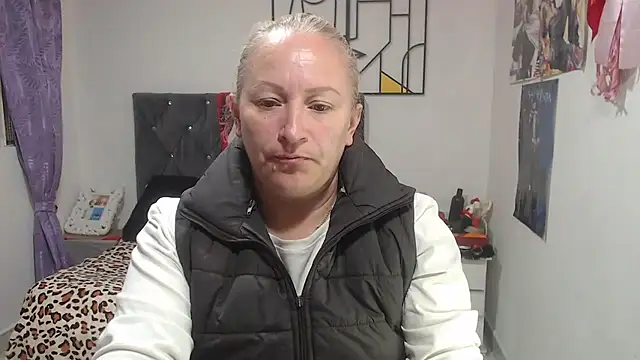 emperabigbootybigass Adlı Modelin Canlı XXX Sohbeti