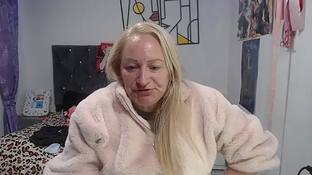 emperabigbootybigass Adlı Modelin Canlı XXX Sohbeti