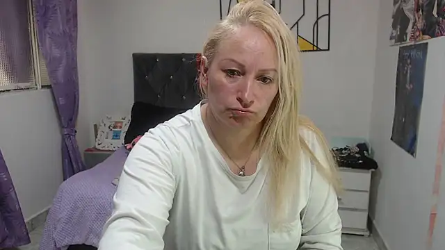 emperabigbootybigass Live XXX-Chat
