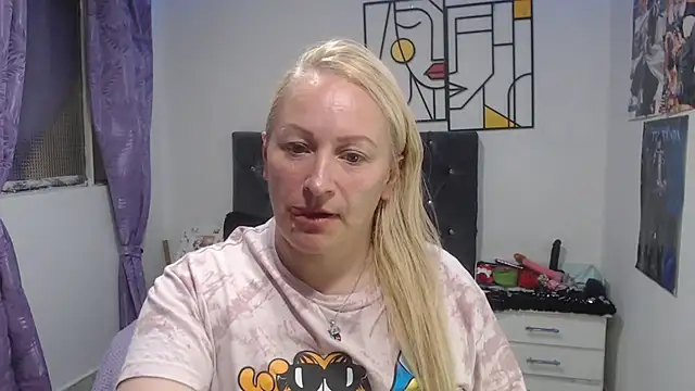 emperabigbootybigass Chat XXX in diretta