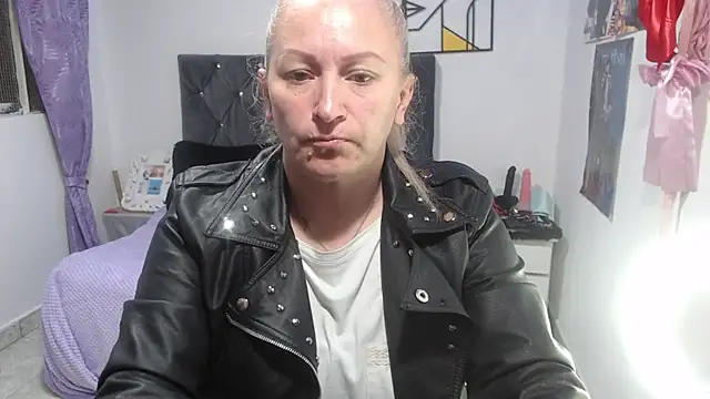 emperabigbootybigass Live XXX Chat