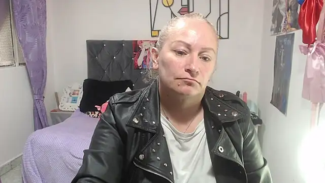 Czat XXX na żywo – emperabigbootybigass
