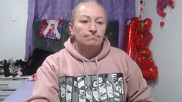 emperabigbootybigass Chat XXX in diretta