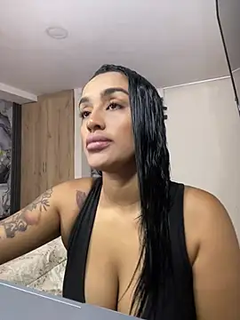 KatalinnaBrown Adlı Modelin Canlı XXX Sohbeti