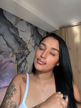 Chat XXX en directo de KatalinnaBrown