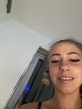 Katherinabby33 网络视讯表演