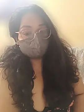 priya_28_reddy Adlı Modelin Canlı XXX Sohbeti