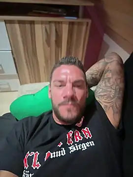 xxGermanBadassxx Show in webcam