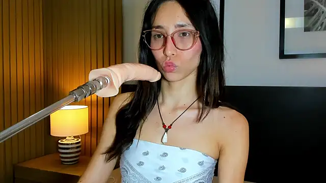doll_bella_'s Live XXX Chat