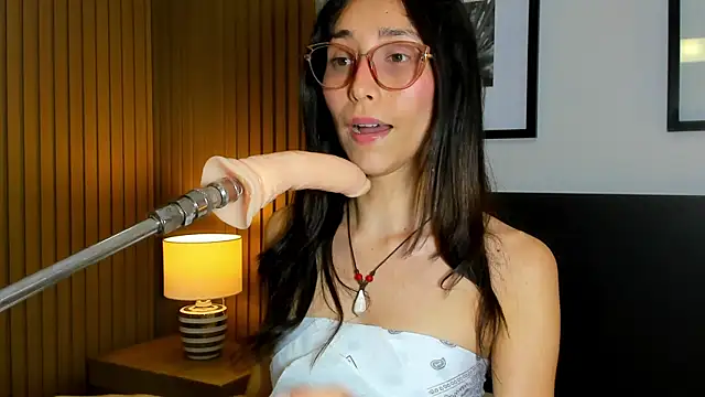 doll_bella_'s Live XXX Chat