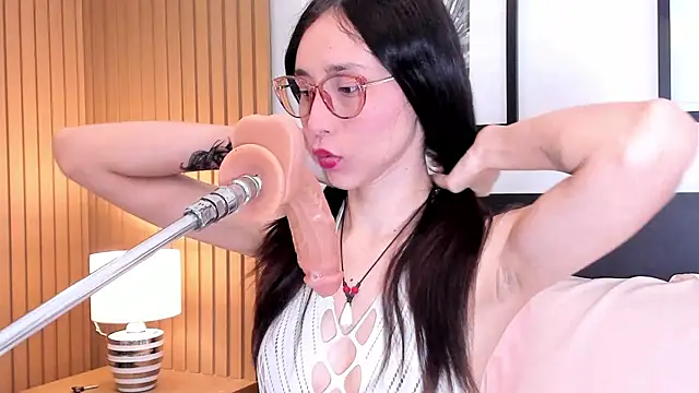 XXX chat uživo modela doll_bella_