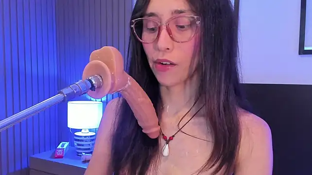 doll_bella_'s Live Chat Room