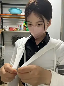 gougou13 Show in webcam