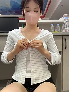 gougou13's Webcam Show