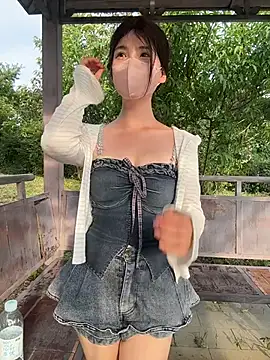 gougou13 Show in webcam