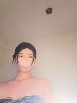 gougou13's Webcam Show