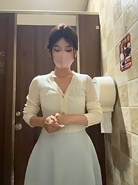 gougou13 Show in webcam