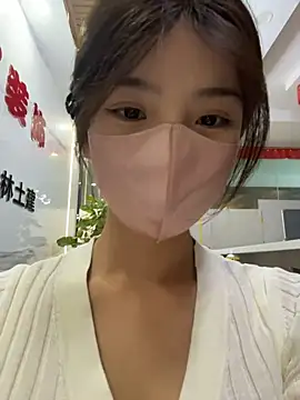 gougou13 Show in webcam