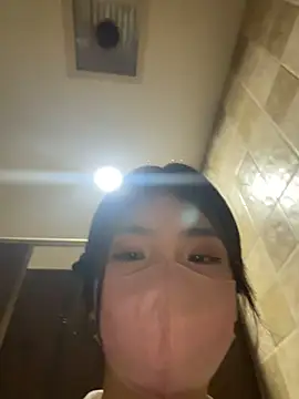 gougou13 Show in webcam