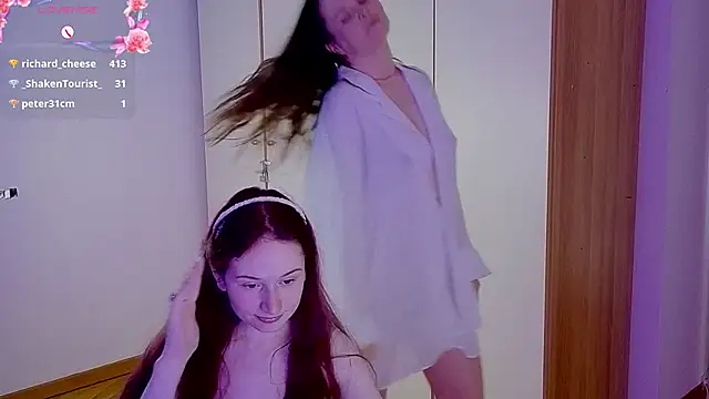 L1ittle_kitty_: διαδικτυακό σόου στην κάμερα