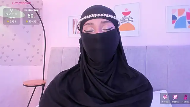 rawiya Show in webcam