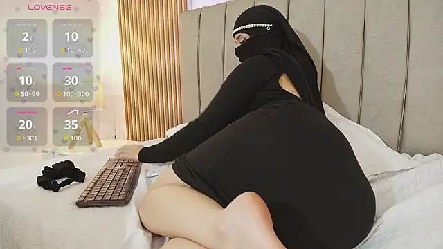 rawiya Show in webcam