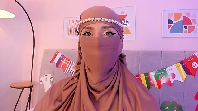 rawiya Show in webcam
