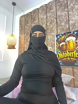 rawiya Show in webcam