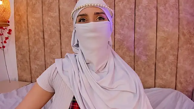 rawiya Show in webcam