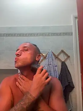 Lecatore80 Show in webcam