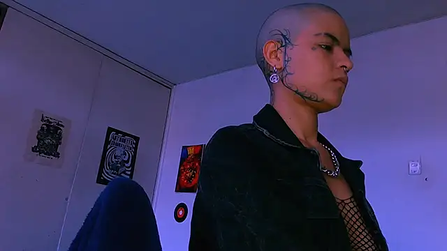 alex_one888 – Naživo chatovacia miestnosť