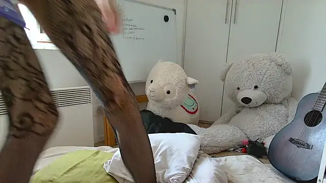 CeriseLapine's Webcam Show