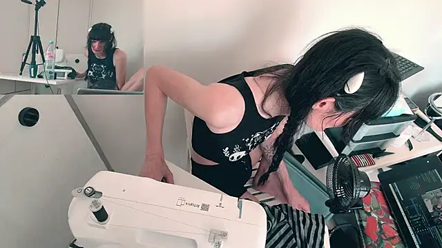 CeriseLapine's Webcam Show