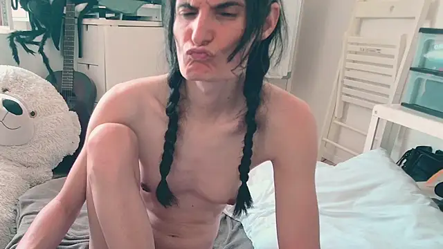 CeriseLapine's Webcam Show