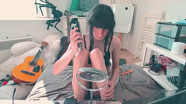 CeriseLapine's Webcam Show