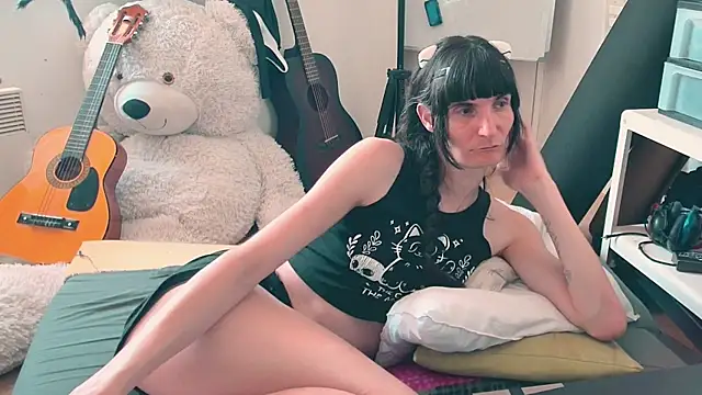 CeriseLapine Show in webcam