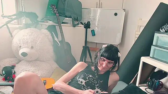 CeriseLapine Show in webcam