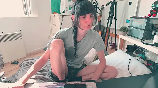 CeriseLapine Show in webcam