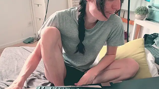 CeriseLapine Show in webcam