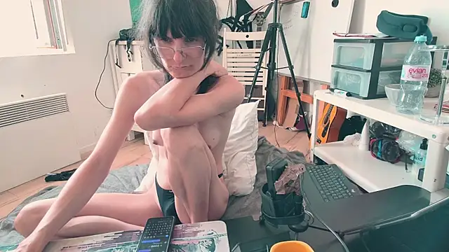 CeriseLapine Show in webcam