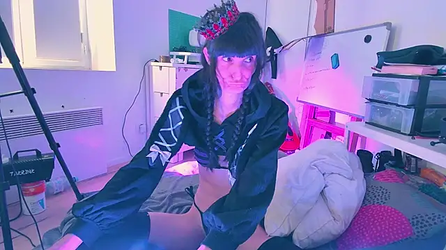 Show modela CeriseLapine na web-kameri