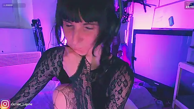 CeriseLapine Show in webcam