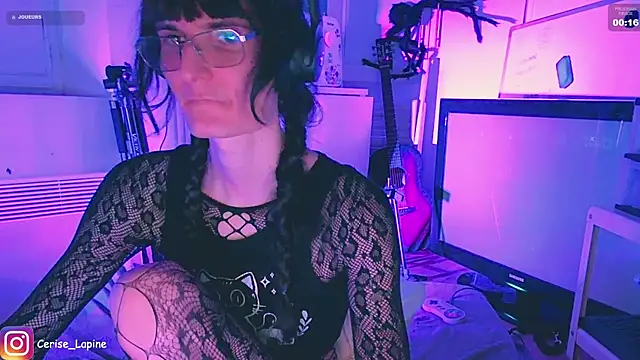 CeriseLapine's Webcam Show