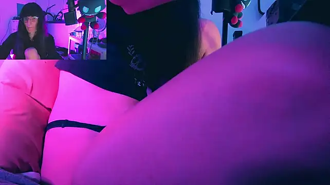 CeriseLapine Show in webcam