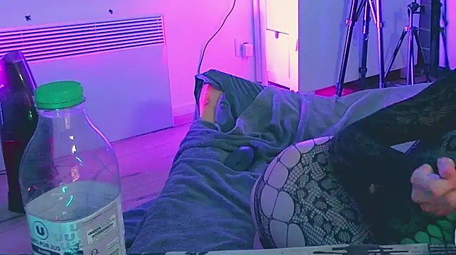 CeriseLapine's Webcam Show